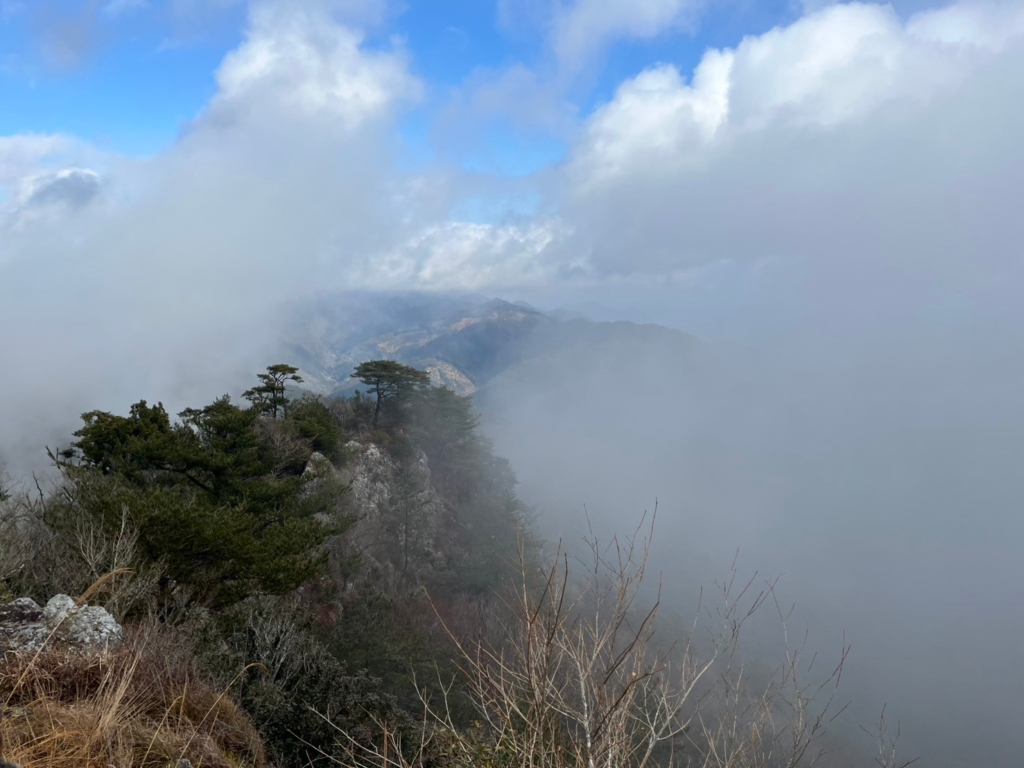 尺間山山頂