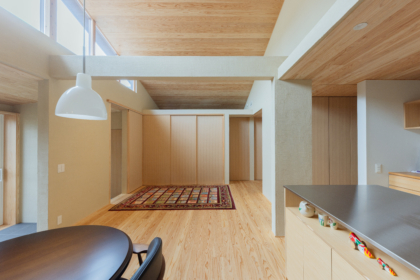 高窓のあるリビング